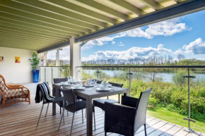 Lakeside property with spa access on a nature reserve Pochard HM109